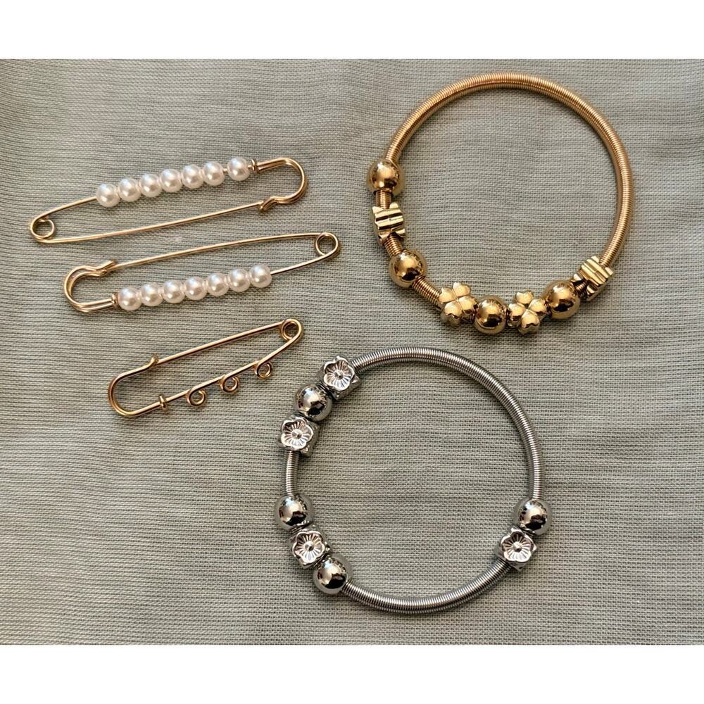 Like New/NWOT 33 Piece DIY Gold & Silver Tone Charm Bracelets Brooches Lot - Picture 4 of 4